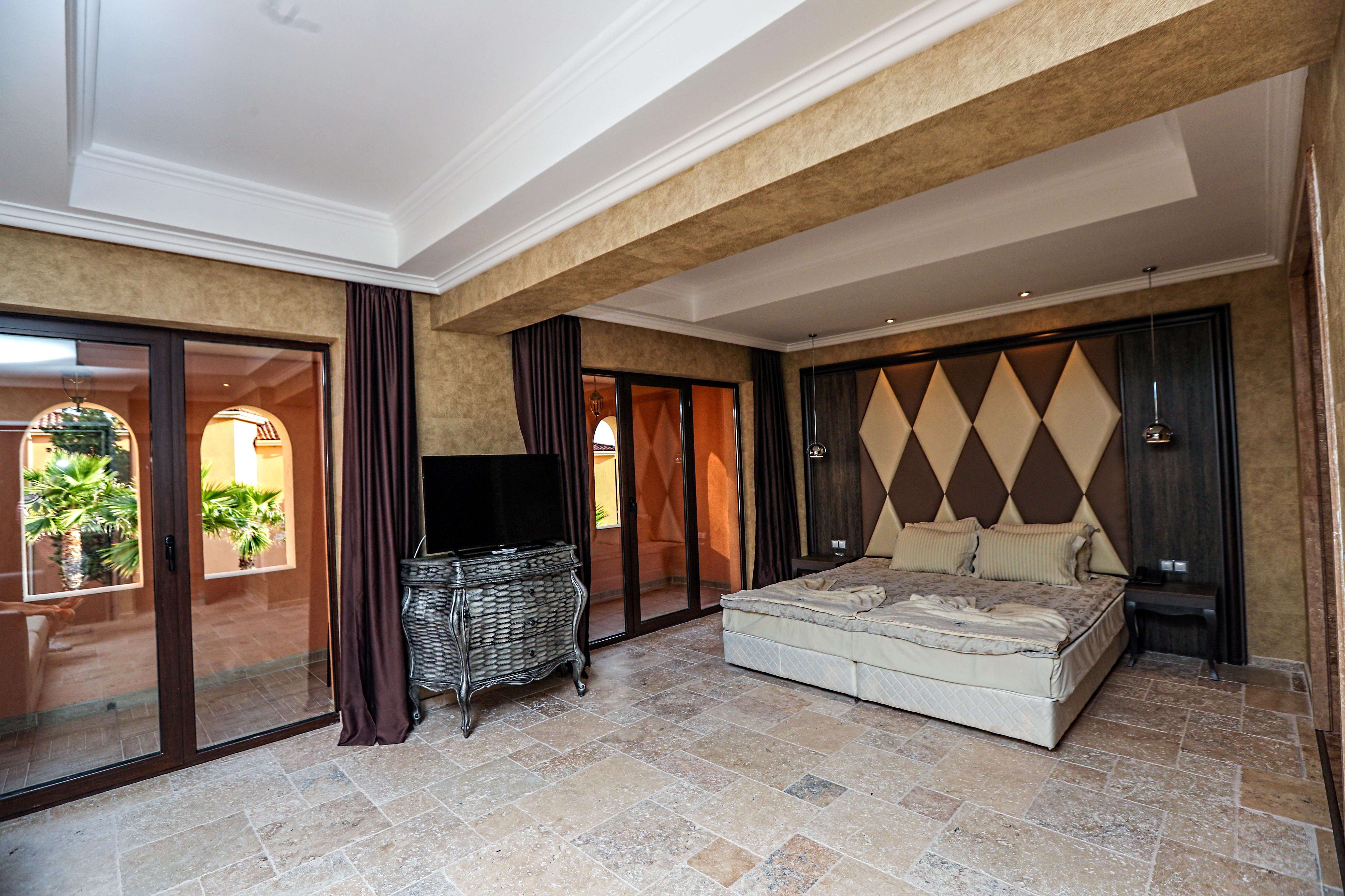 Royal Castle Design & Spa 埃勒尼特 外观 照片